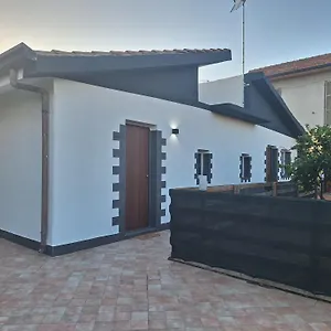 Airport House Holiday home